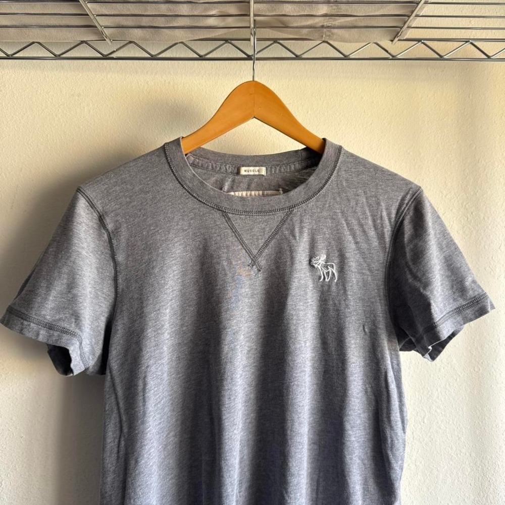 Abercrombie and Fitch muscle tee grey cotton tee white embroidered logo skater s